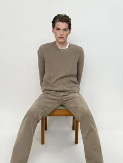 Women FRAME Cashmere Crewneck Sweater in Soft Mocha