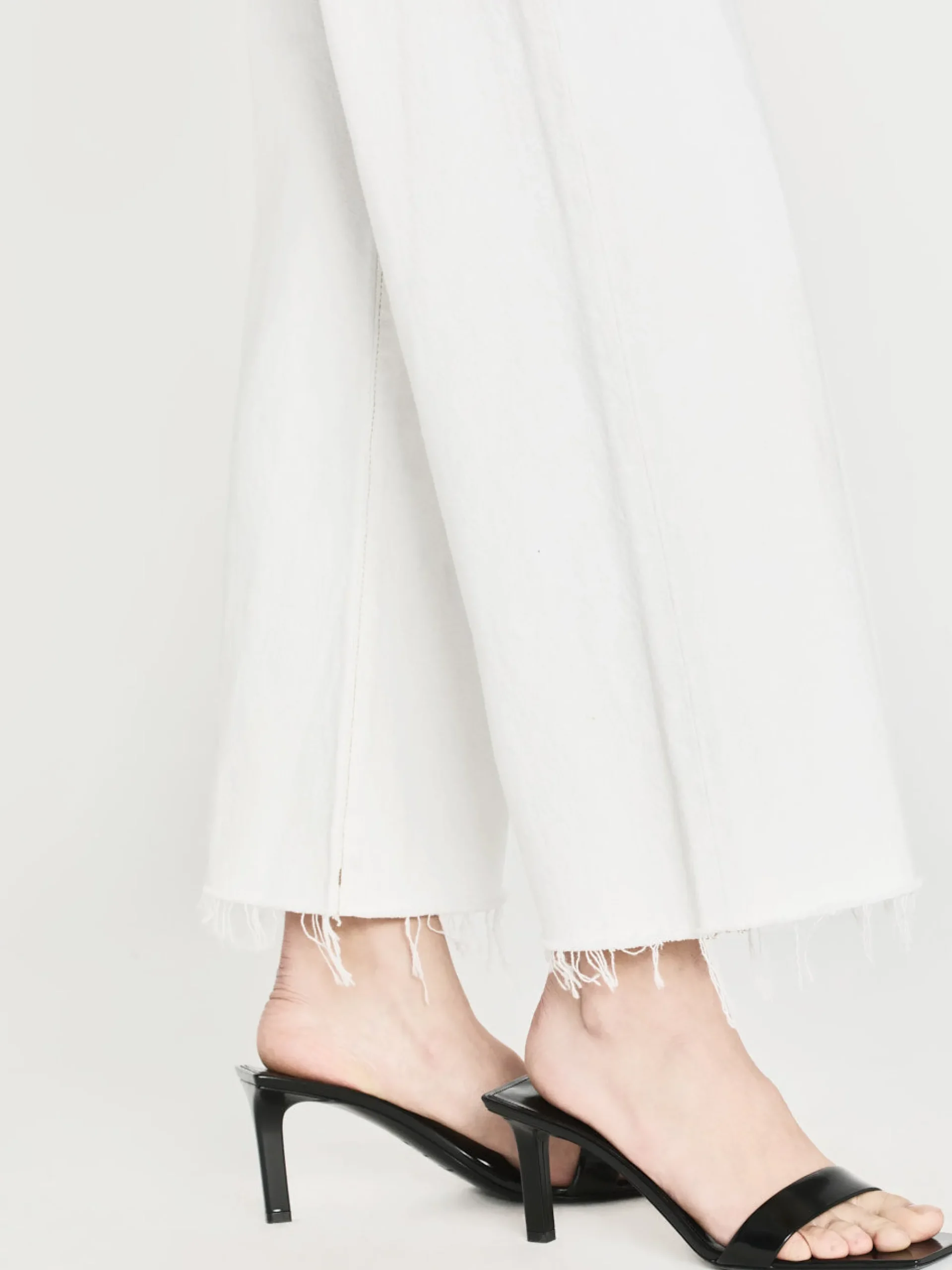 Women FRAME Le Jane Wide Crop Raw Fray in Au Natural Clean