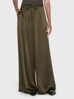 Women FRAME Long Silk Trouser in Rich Military