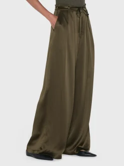 Women FRAME Long Silk Trouser in Rich Military