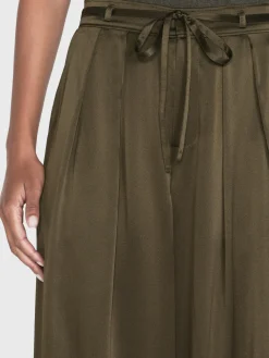 Women FRAME Long Silk Trouser in Rich Military