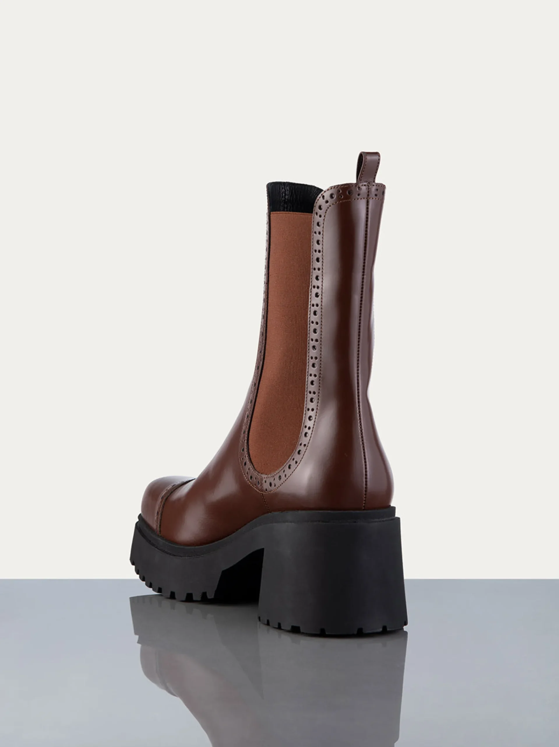 Women FRAME Lumi Lug Boot in