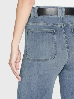 Women FRAME Modern Pocket Jean in