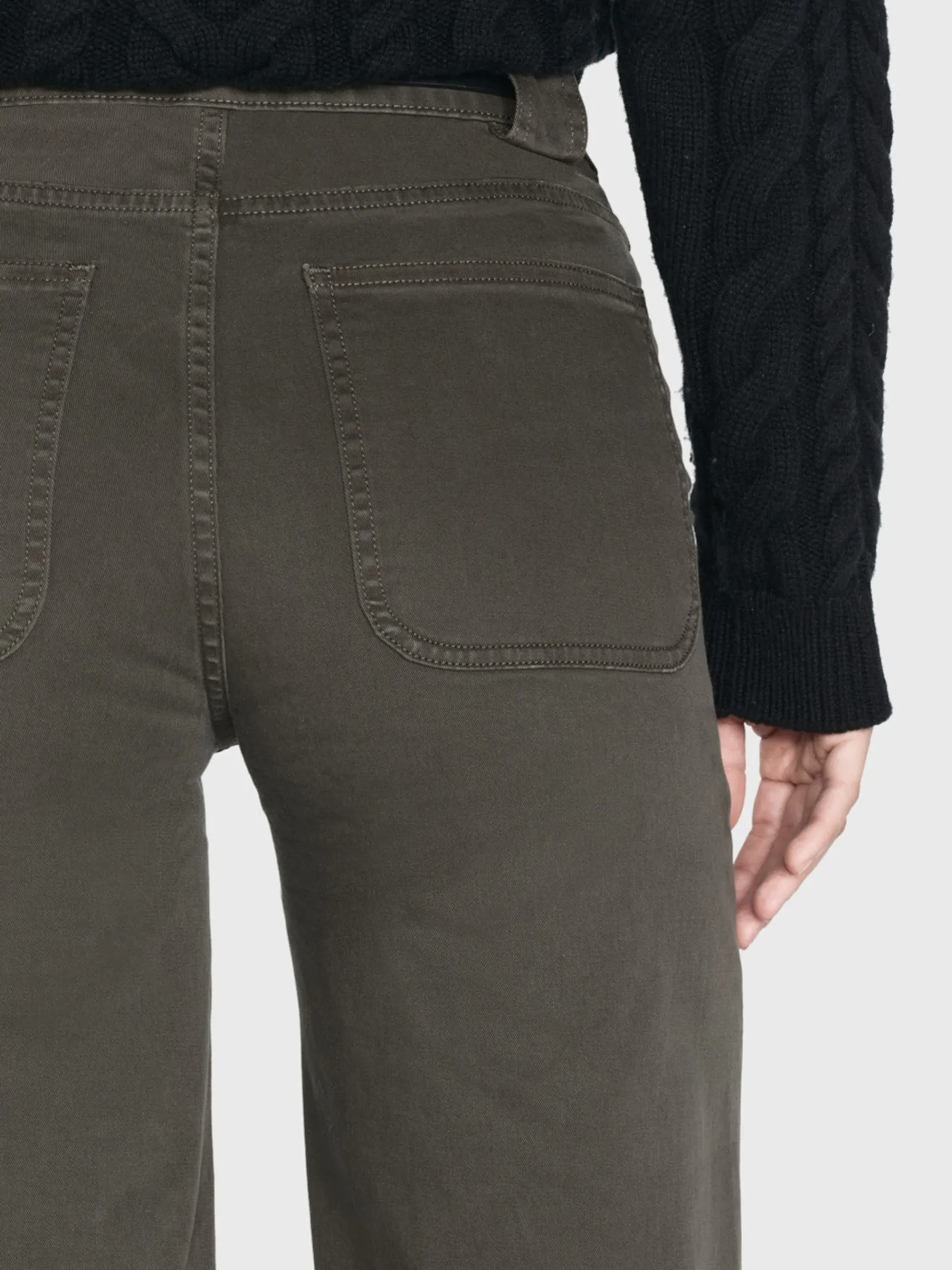 Women FRAME Modern Pocket Pant in Rich Military