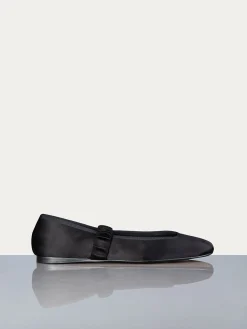 Women FRAME Odin Ballet Flat in