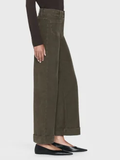 Women FRAME 70's Cropped Wide Leg Corduroy in Rich Military