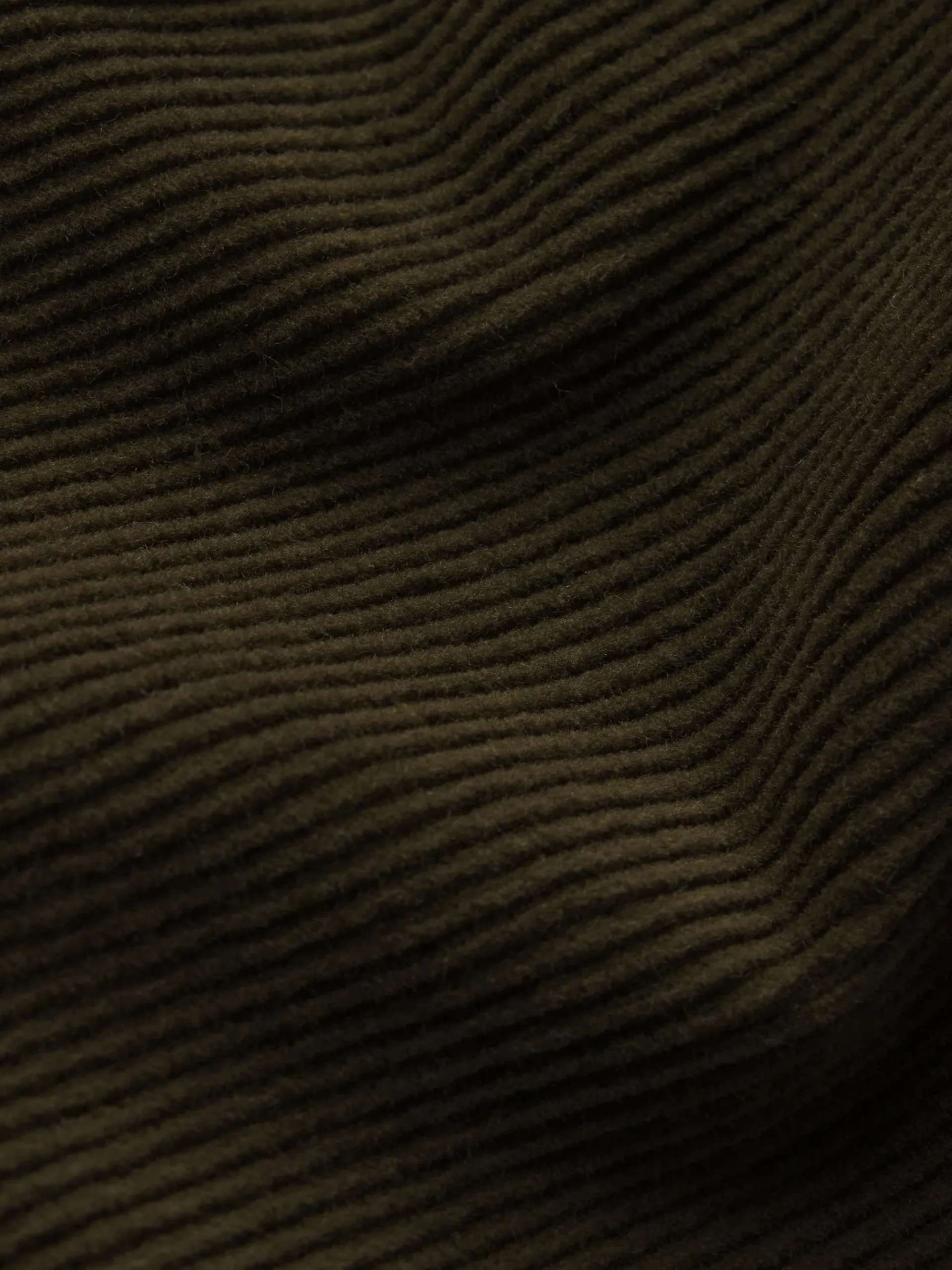 Women FRAME 70's Cropped Wide Leg Corduroy in Rich Military