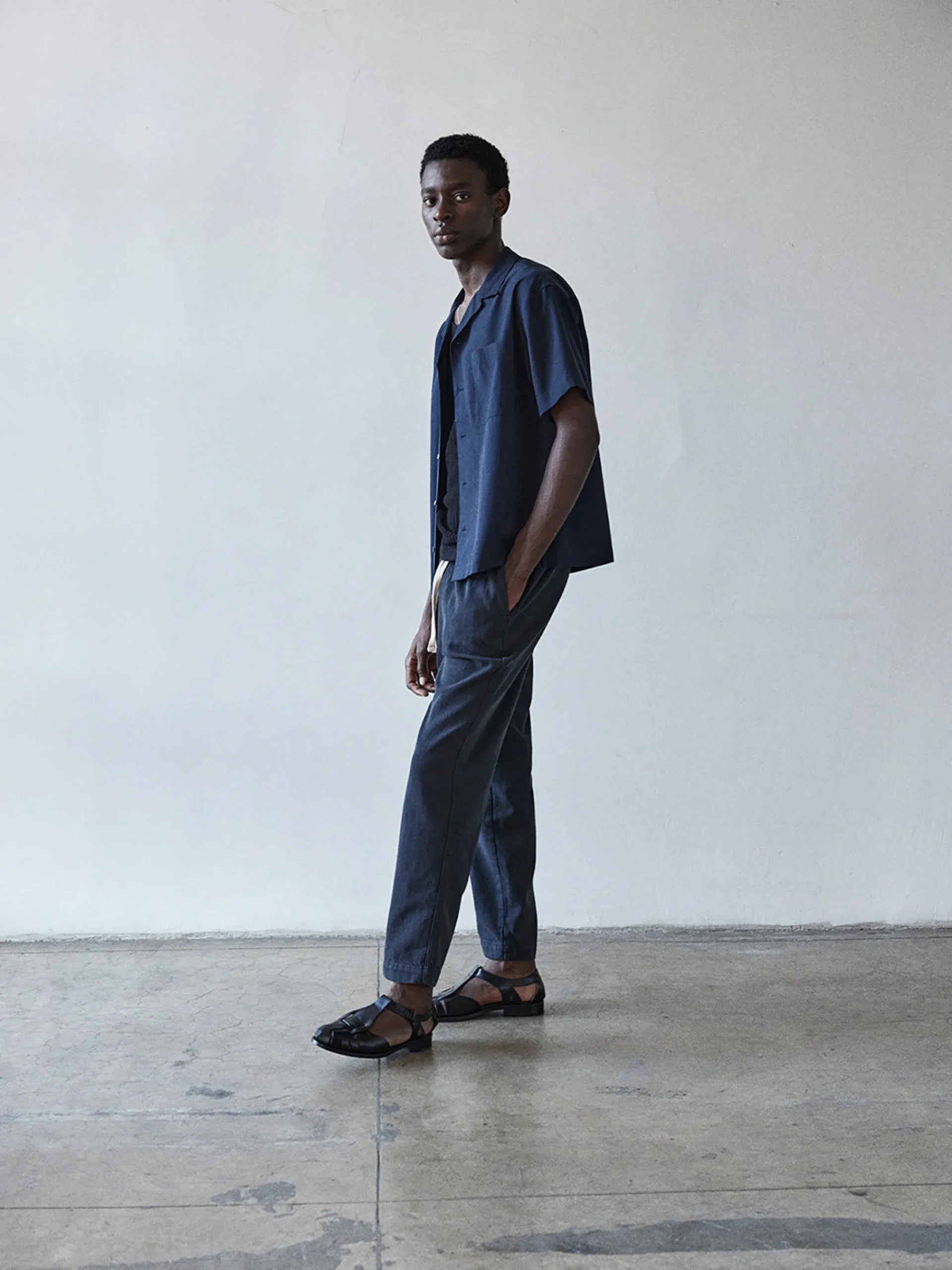FRAME Short Sleeve Camp Collar Shirt in Dark Navy