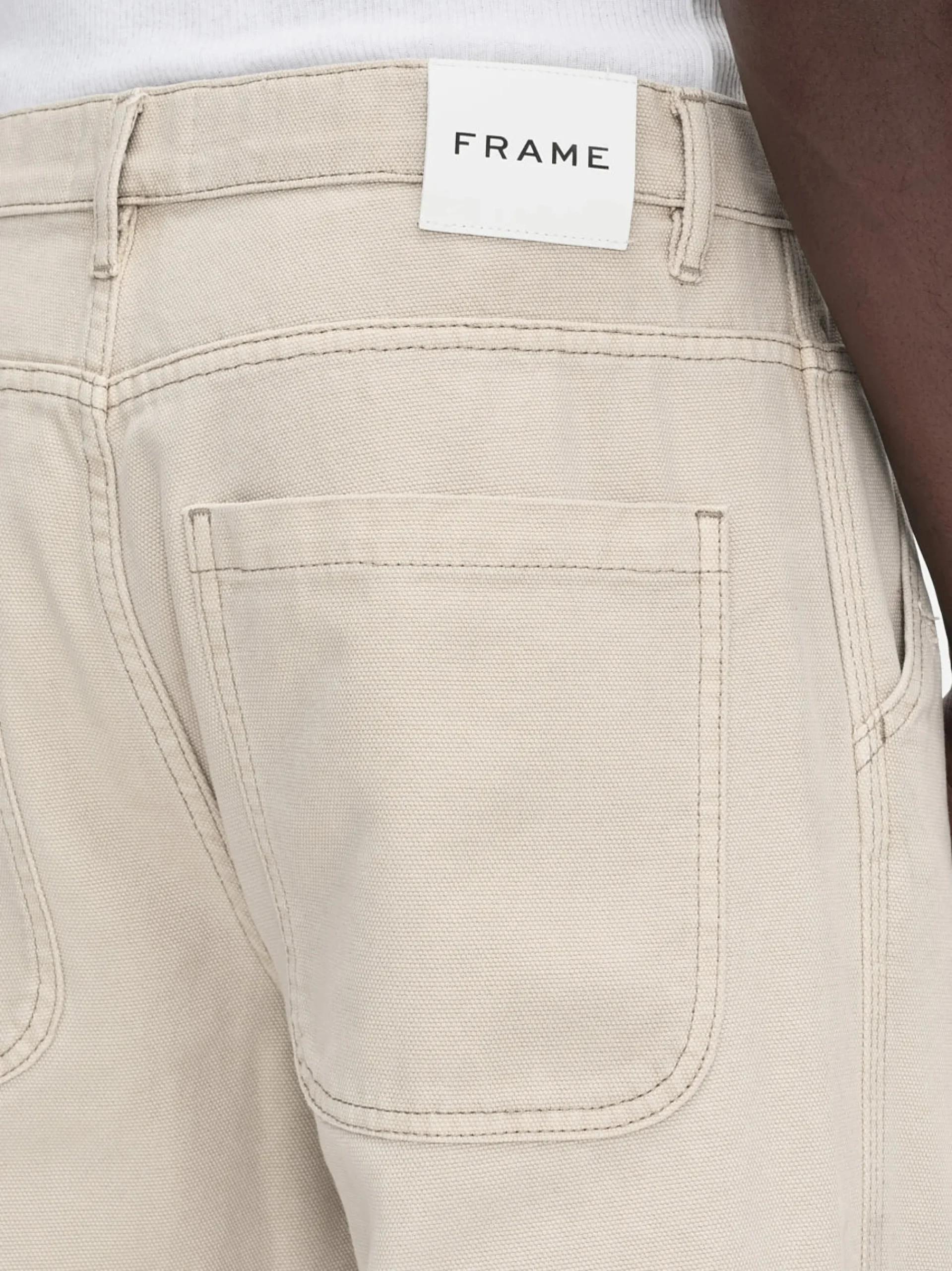 FRAME Skater Jean in Beach Sand Rips