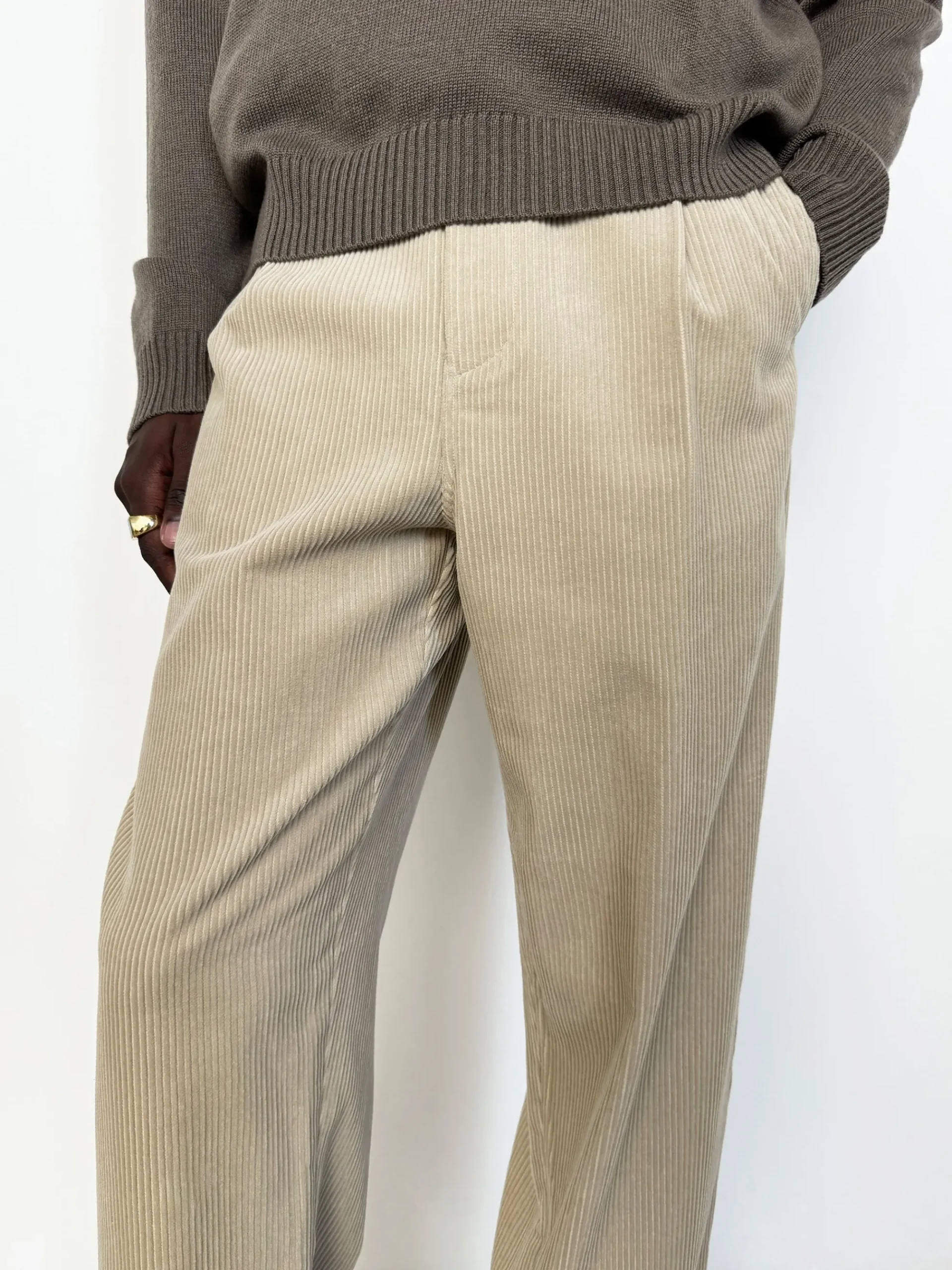 FRAME Tapered Pleated Trousers in