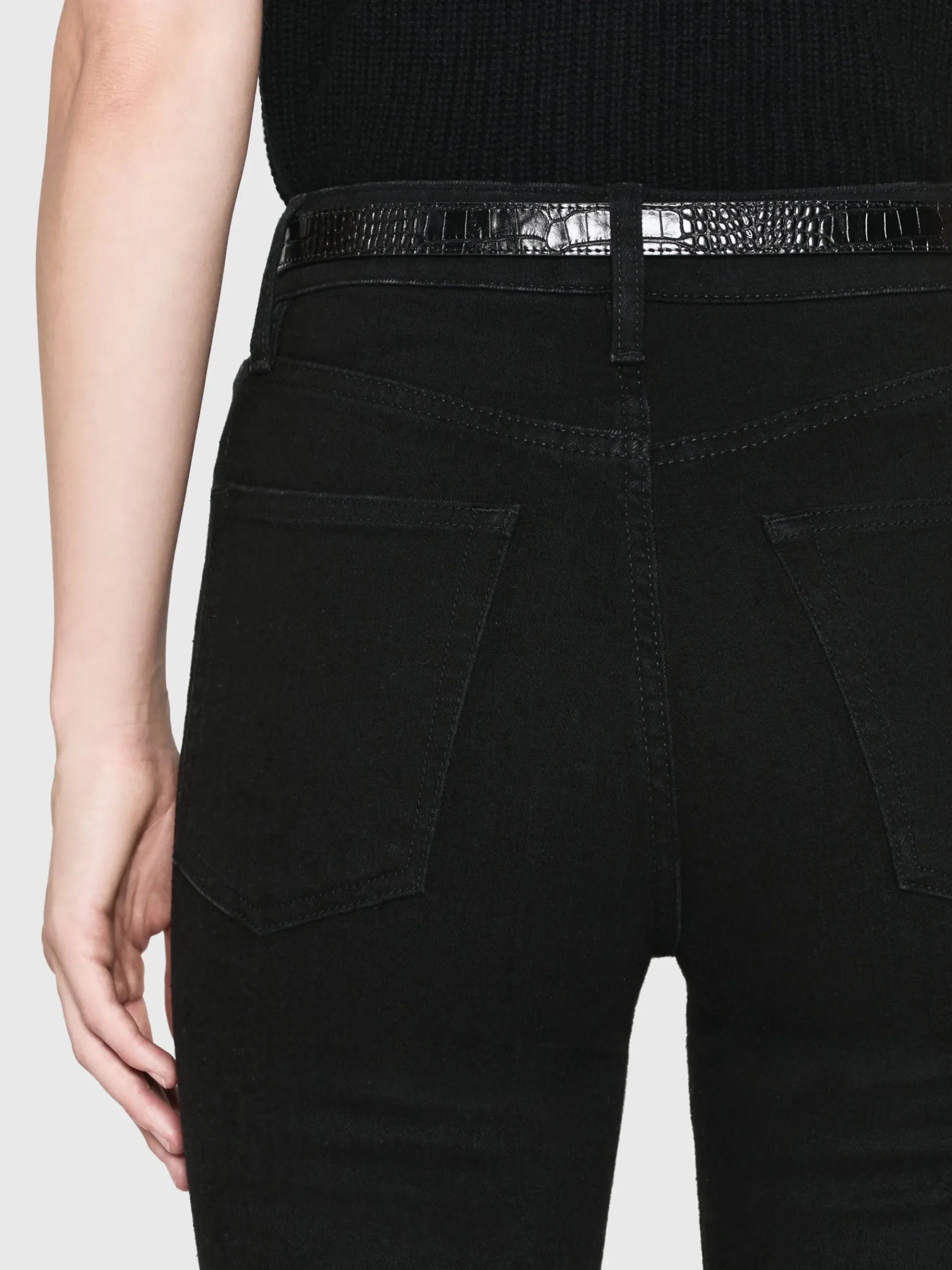 Women FRAME The Arrow in