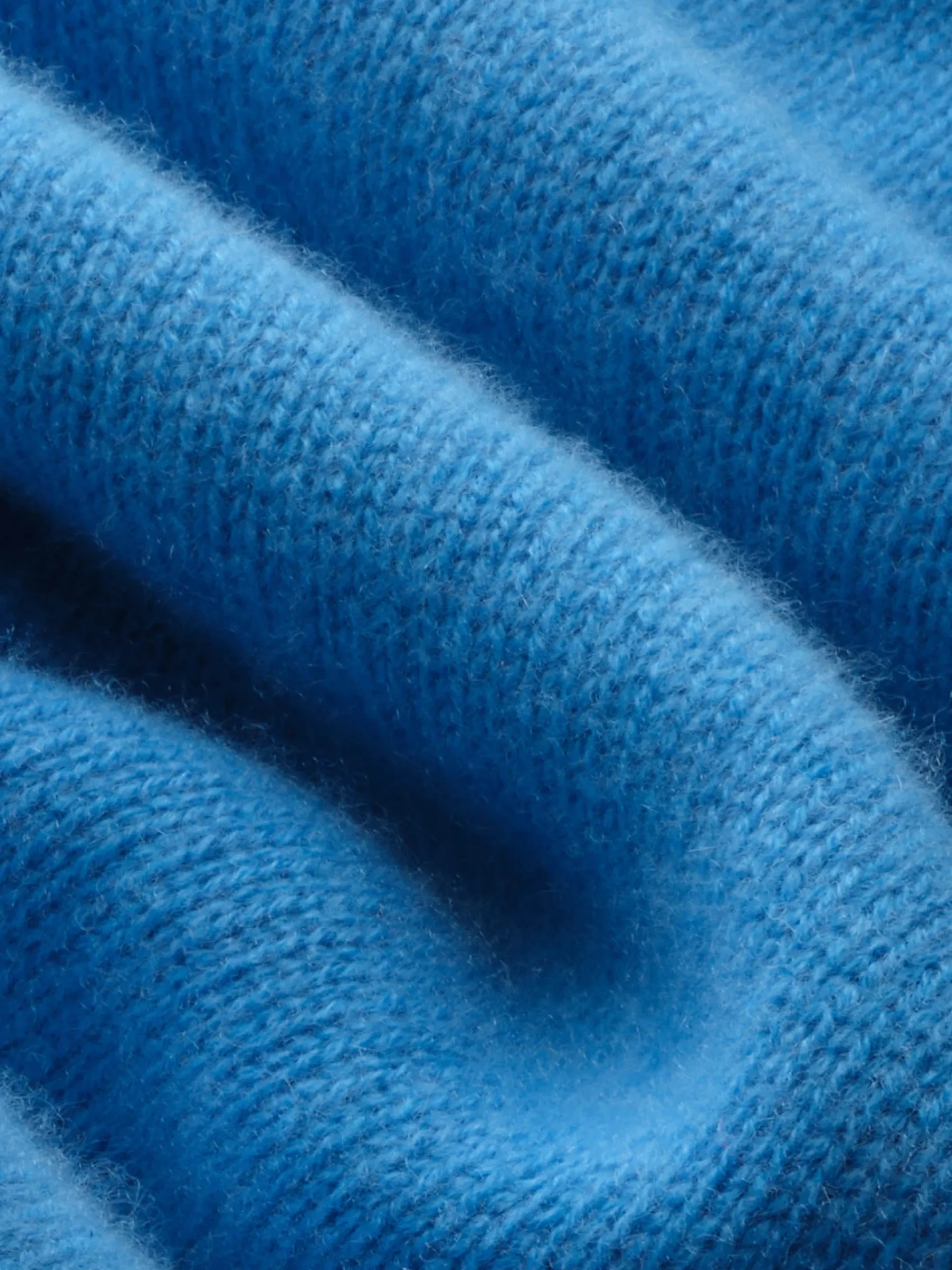 FRAME The Cashmere Crewneck Sweater in Pop Blue