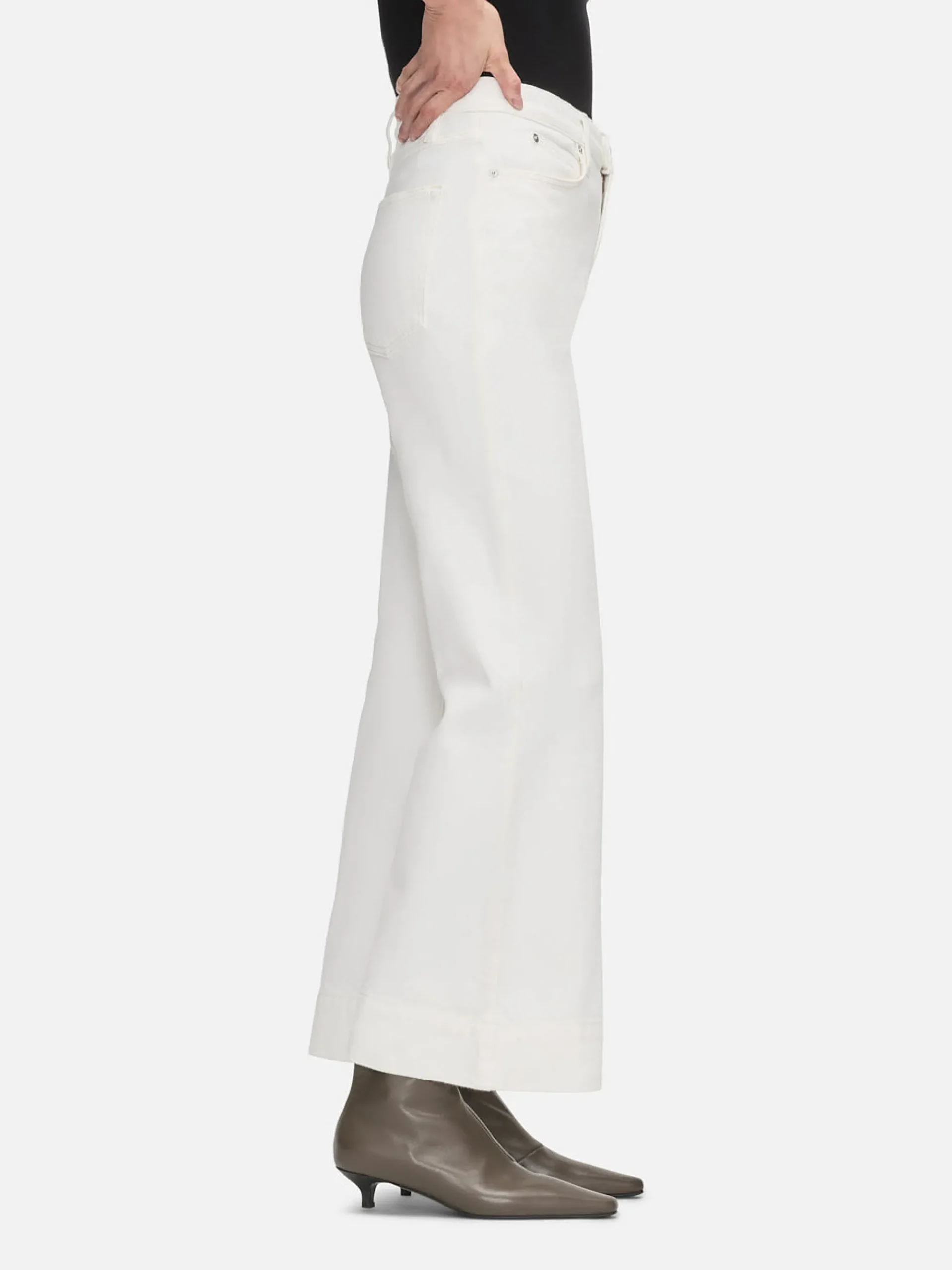 Women FRAME The Extreme Flare Ankle in Au Natural Clean