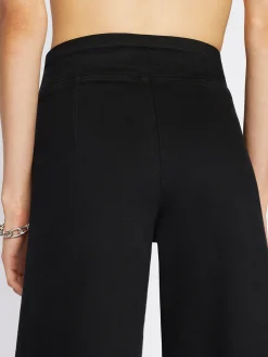 Women FRAME The Jetset Wide Crop in Sheen Noir