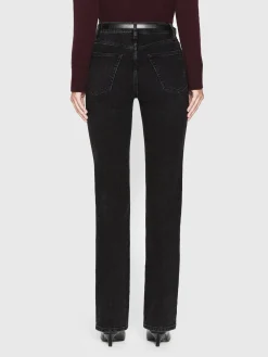 Women FRAME The Ruler in