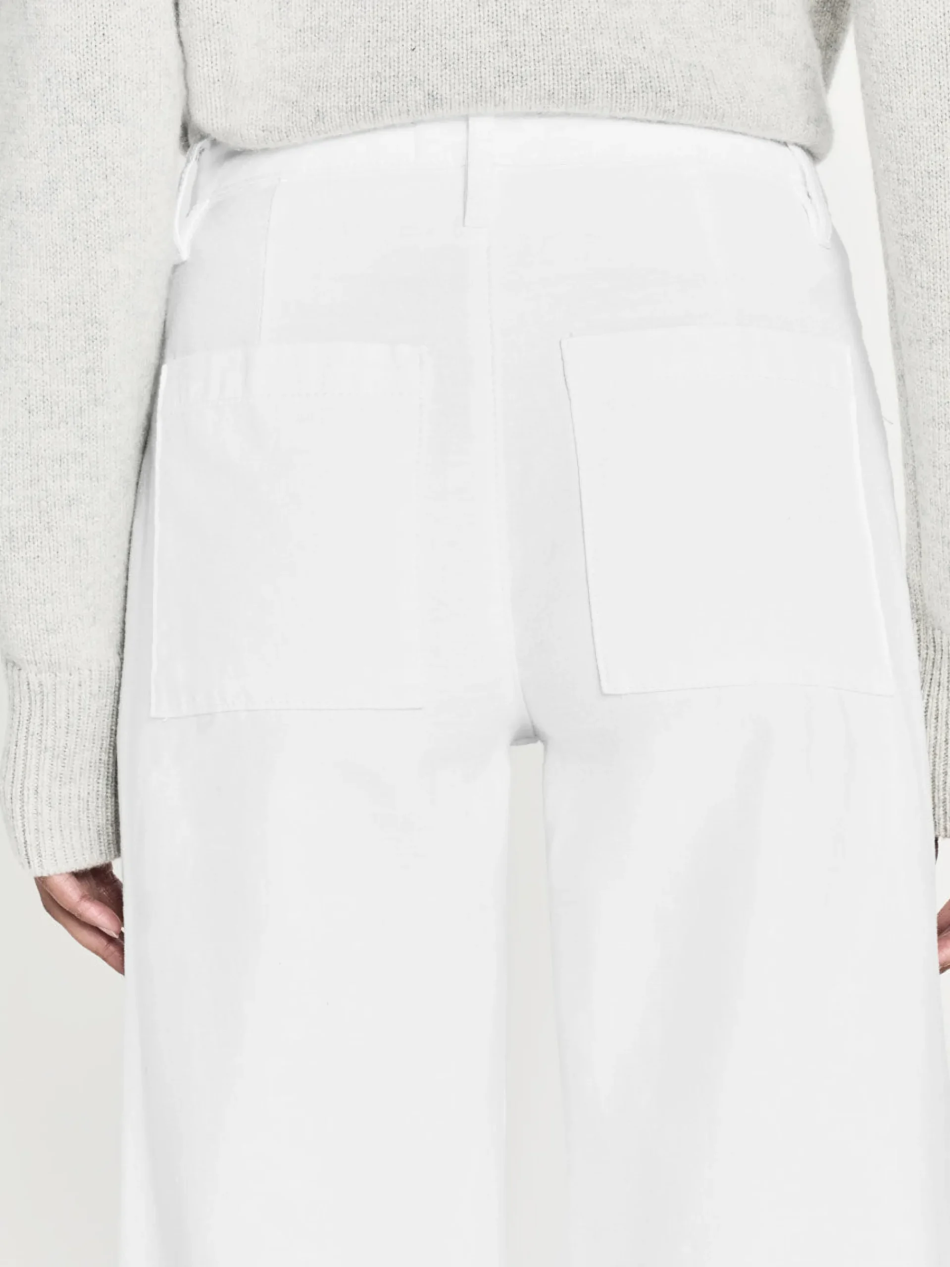 Women FRAME The 70's Patch Pocket Crop Straight in