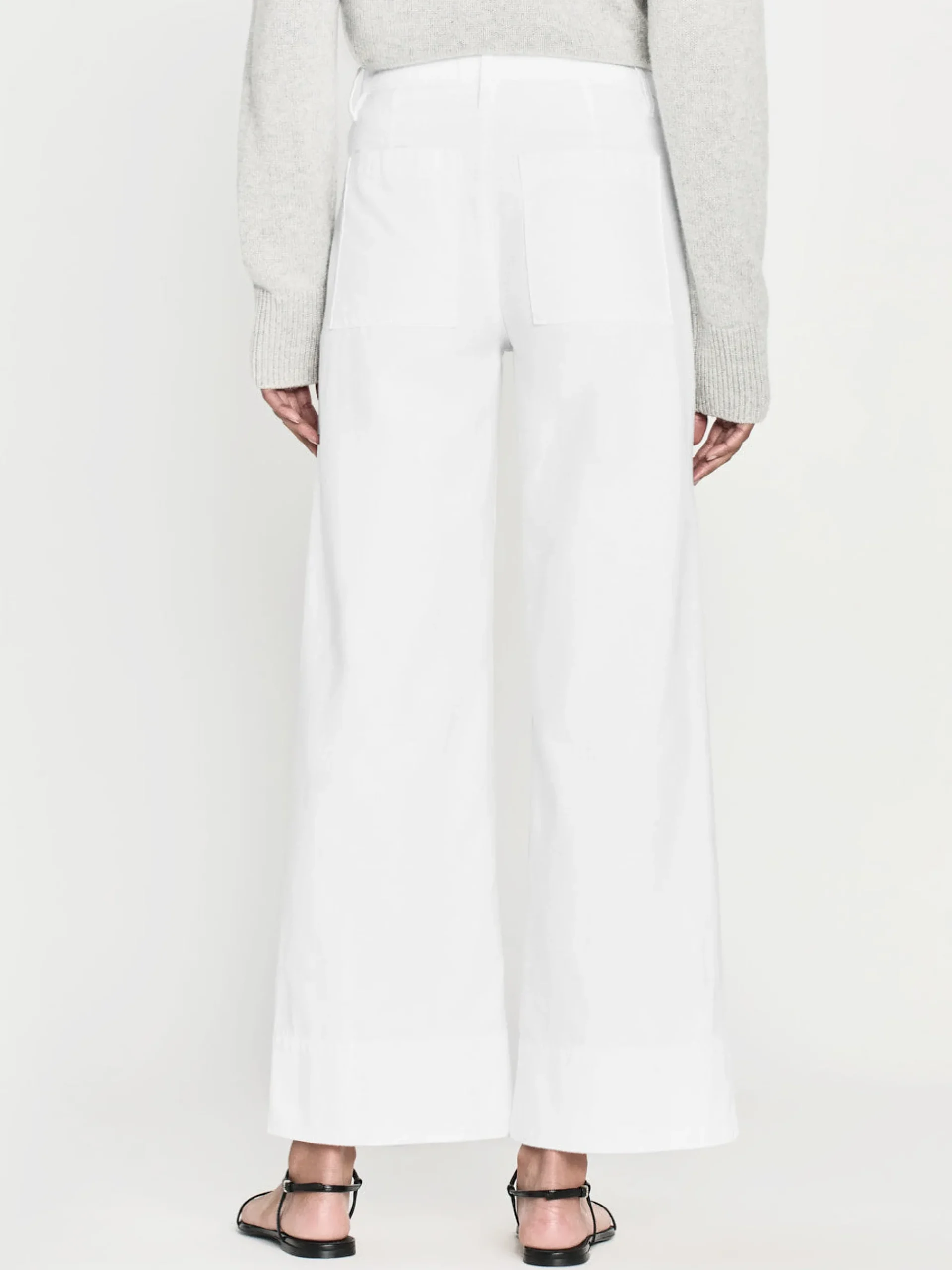 Women FRAME The 70's Patch Pocket Crop Straight in