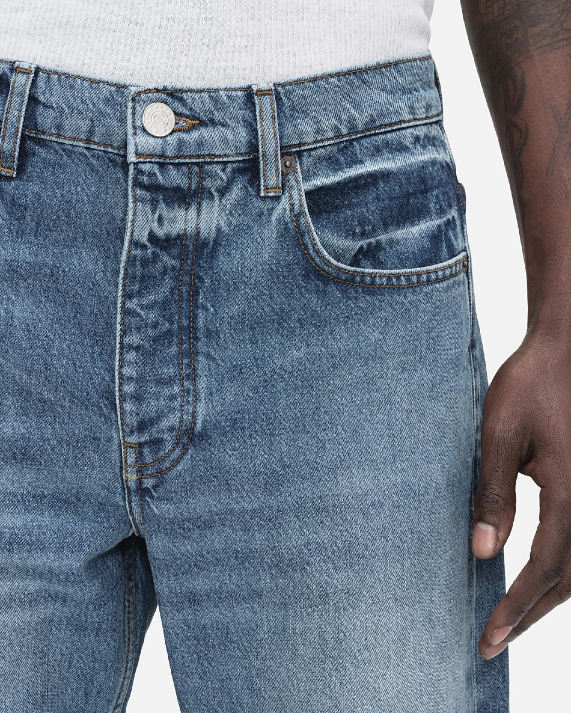 FRAME The Straight Jean in Raywood Clean